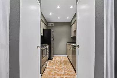 7575 Katy Freeway #18, Houston, TX 77024 - Photo 5