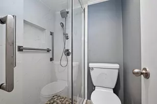 7575 Katy Fwy, Houston, TX 77024 - Photo 21