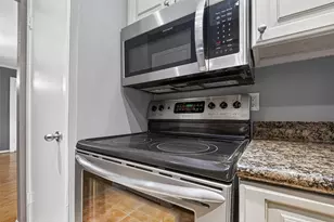 7575 Katy Fwy, Houston, TX 77024 - Photo 9