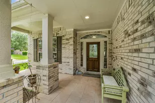 110 N Victoriana Cir, The Woodlands, TX 77389 - Photo 3