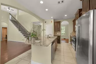 110 N Victoriana Cir, The Woodlands, TX 77389 - Photo 9