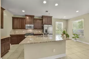 110 N Victoriana Cir, The Woodlands, TX 77389 - Photo 11
