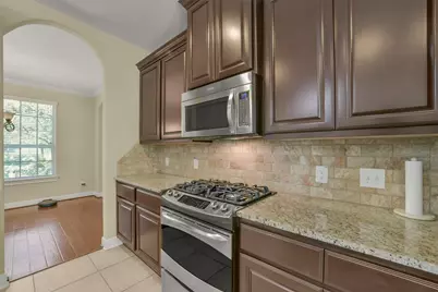 110 N Victoriana Circle, The Woodlands, TX 77389 - Photo 13