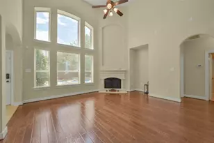 110 N Victoriana Cir, The Woodlands, TX 77389 - Photo 5