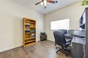 26 W Oaks Dr, Houston, TX 77058 - Photo 17