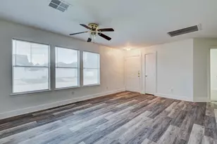 9622 Farrell Dr, Houston, TX 77070 - Photo 5