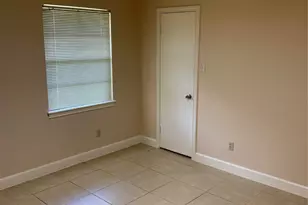 5736 W Airport Blvd, Houston, TX 77035 - Photo 11
