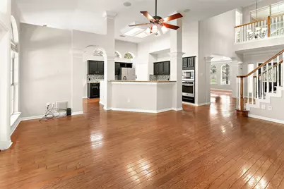 71 E Sterling Pond Circle, The Woodlands, TX 77382 - Photo 9