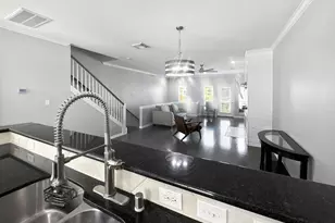 2605 W Dallas St, Houston, TX 77019 - Photo 11