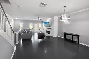 2605 W Dallas St, Houston, TX 77019 - Photo 9