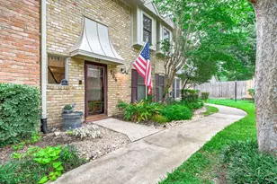 727 Bunker Hill Rd, Houston, TX 77024 - Photo 3