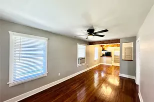 1018 Dunbar St, Houston, TX 77009 - Photo 9