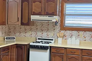 215 12th St St, Dickinson, TX 77539 - Photo 15