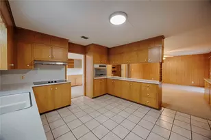 701 Herder Ave, Schulenburg, TX 78956 - Photo 11