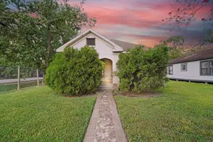 5307 Crane St, Houston, TX 77026 - Photo 1