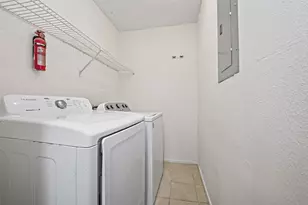 9435 Pagewood Ln, Houston, TX 77063 - Photo 13
