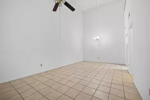 9435 Pagewood Ln, Houston, TX 77063 - Photo 5
