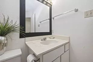 9435 Pagewood Ln, Houston, TX 77063 - Photo 17