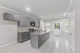 7903 Moon Beam St, Houston, TX 77088 - Photo 7