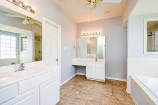 3918 Austin Lake Ct, Pearland, TX 77581 - Photo 9