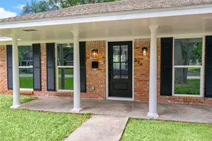 214 Whispering Oaks Dr, Seabrook, TX 77586 - Photo 1