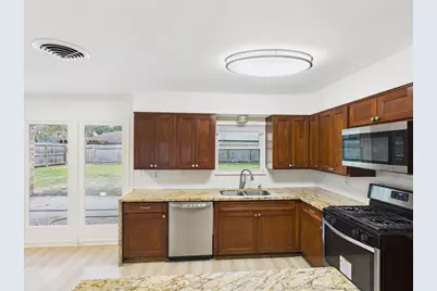 9526 Meadowcroft Drive, Houston, TX 77063 - Photo 7