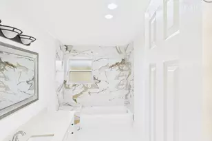 9526 Meadowcroft Dr, Houston, TX 77063 - Photo 11