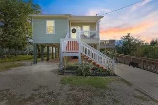 9810 Oak Leaf Dr, Baytown, TX 77521 - Photo 5