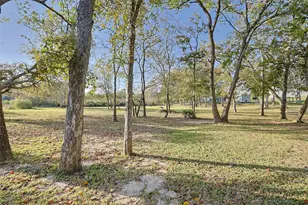 9810 Oak Leaf Dr, Baytown, TX 77521 - Photo 29