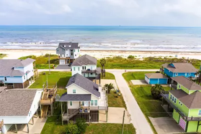 700 Palmetto Drive, Crystal Beach, TX 77650 - Photo 3