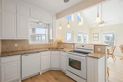 700 Palmetto Drive, Crystal Beach, TX 77650 - Photo 15