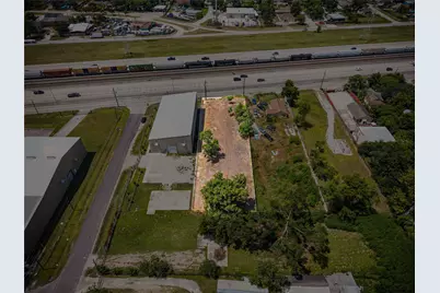 9910 E Hardy Road, Houston, TX 77093 - Photo 11