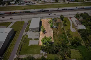 9910 E Hardy Rd, Houston, TX 77093 - Photo 11