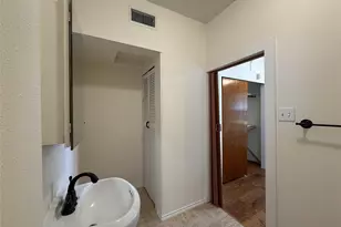 1011 Nadine St, Houston, TX 77009 - Photo 9