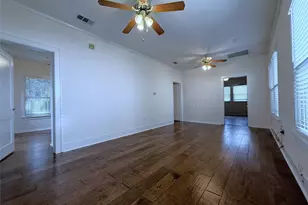 1011 Nadine St, Houston, TX 77009 - Photo 5