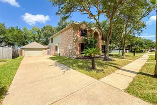 1250 Hunter Wood Dr, League City, TX 77573 - Photo 33