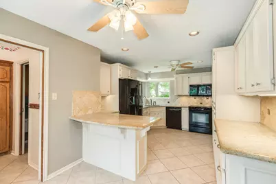 304 Arrowwood Street, Lake Jackson, TX 77566 - Photo 9