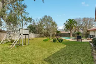 304 Arrow Wood St, Lake Jackson, TX 77566 - Photo 35