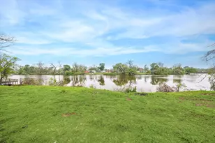 531 N Lake Dr, Holiday Lakes, TX 77515 - Photo 3