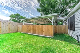 709 E Gulf St, Baytown, TX 77520 - Photo 21