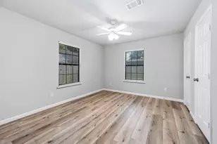 709 E Gulf St, Baytown, TX 77520 - Photo 15