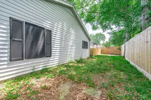 709 E Gulf St, Baytown, TX 77520 - Photo 25