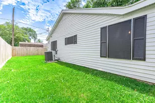 709 E Gulf St, Baytown, TX 77520 - Photo 19
