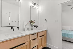 1026 Traweek St, Houston, TX 77055 - Photo 43