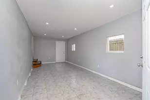1016 Apache St, Houston, TX 77022 - Photo 23