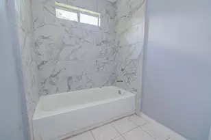 1016 Apache St, Houston, TX 77022 - Photo 13