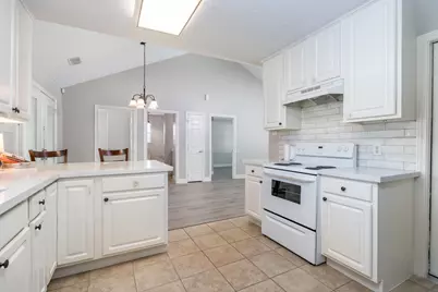 606 S Pine Street, Tomball, TX 77375 - Photo 11