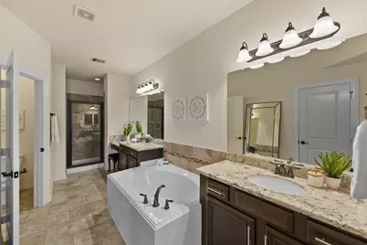 26 W Oaks Drive, Houston, TX 77058 - Photo 15