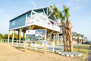 1069 Sunset Circle W, Crystal Beach, TX 77650 - Photo 7