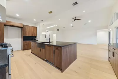 10623 Inwood Drive, Houston, TX 77042 - Photo 7